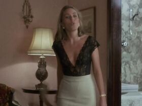 Пэтси Кензит секси – Во всем виноват посыльный (1992) #12