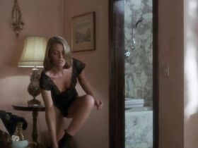 Пэтси Кензит секси – Во всем виноват посыльный (1992) #5