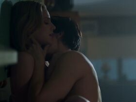 Лили Рейнхарт секси – Ривердэйл s01e13 (2017)