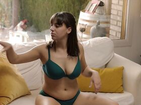 Наталия Барриентос секси – Хоккеистки s01e07 (2019) #3