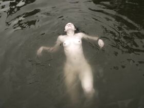 Дженнифер Уоррен голая – Существо (2011) #5