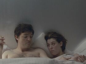 Онор Суинтон-Бирн секси – Сувенир (2019) #3