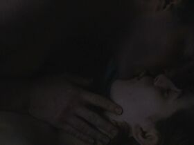 Онор Суинтон-Бирн секси – Сувенир (2019) #5