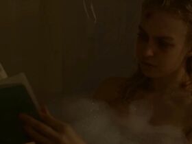 Пенелопа Митчелл секси – Квартира 212 (2017) #5