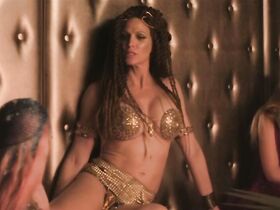 Трэйси Бамбак секси – Антоний и Клеопатра (2019) #8