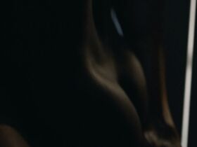 Реджина Кинг секси – Хранители s01e01 (2019) #3