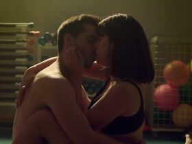 Ирия дель Рио секси – Хоккеистки s01e03-13 (2019) #4