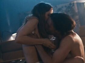 Ясмина Поляк голая – Птичий язык (2019) #11