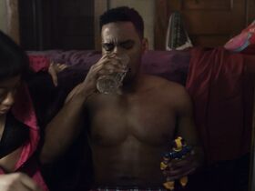 Золи Григгс секси – Wu-Tang: Американская сага s01e01 (2019) #3