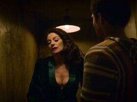 Мишель Гомес секси – Леденящие душу приключения Сабрины s01e05-07 (2018) #4