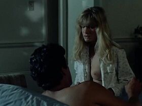 Барбара Крэмптон голая, Ким Эвенсон голая – Похищенная (1986) #7