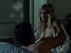 Барбара Крэмптон голая, Ким Эвенсон голая – Похищенная (1986) #8