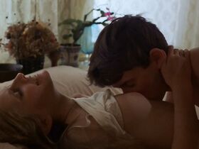 Кэрол Леви голая – Одни во тьме (1982)