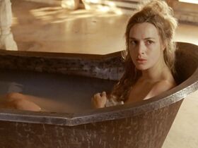 Люси Браун голая – Испытание королевского стрелка Шарпа (2006) #6