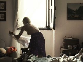 Лиз Солари голая – Ты бывала на луне? (2015) #5