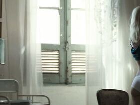 Лиз Солари голая – Ты бывала на луне? (2015) #6