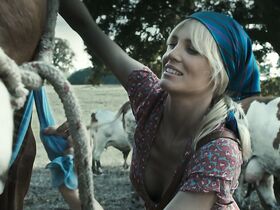 Лиз Солари голая – Ты бывала на луне? (2015) #8