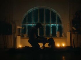 Каролине Хартиг голая – Тёмные болота s01e04 (2019) #2