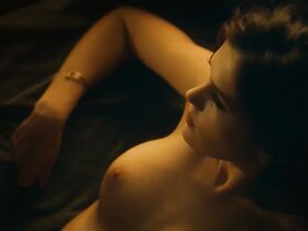 Каролине Хартиг голая – Тёмные болота s01e04 (2019) #4