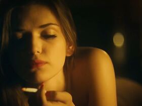 Каролине Хартиг голая – Тёмные болота s01e04 (2019) #6