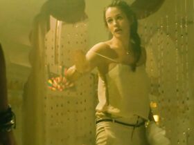 Люси Лукас секси – Crush in Jaipur (2016) #5