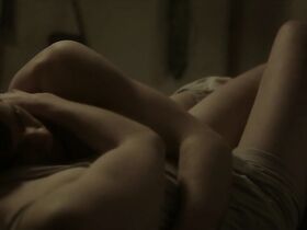 Ханна Берри Джордж секси – Storm House (2011)