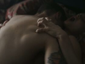 Мена Сувари секси – Убийство Николь Браун Симпсон (2019)