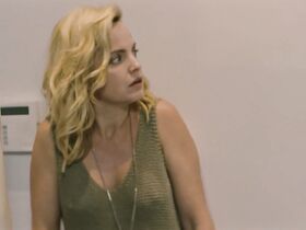 Мена Сувари секси – Убийство Николь Браун Симпсон (2019) #7