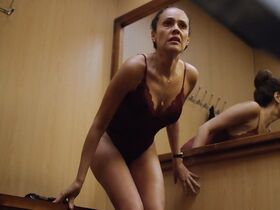 Кристина Уманья секси – Дикий округ s01e04 (2018) #5