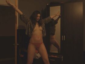 Дачиана Брава голая – 24 Hours in My Council Flat (2017) #12