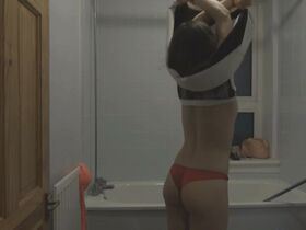 Дачиана Брава голая – 24 Hours in My Council Flat (2017) #15