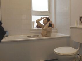 Дачиана Брава голая – 24 Hours in My Council Flat (2017) #4