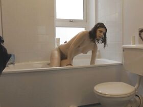 Дачиана Брава голая – 24 Hours in My Council Flat (2017) #5