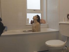 Дачиана Брава голая – 24 Hours in My Council Flat (2017) #6