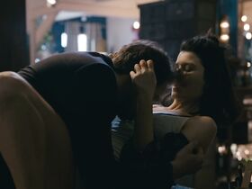 Берен Саат секси – Дар s01e01 (2019) #2