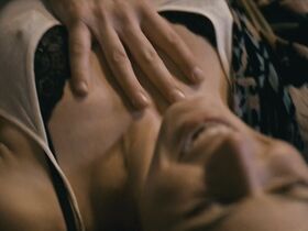 Берен Саат секси – Дар s01e01 (2019) #3