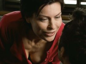 Данута Стенка секси – Инстинкт s01e03 (2011)