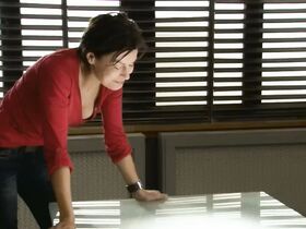 Данута Стенка секси – Инстинкт s01e03 (2011) #4