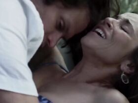 Линда Карделлини секси – Тёмная сторона s01e01 (2015) #2