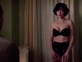 Линда Карделлини секси – Безумцы (2015) #2