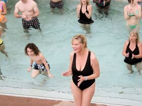 Кирстен Данст секси – Как стать Богом в центральной Флориде s01e01-03 (2019) #17