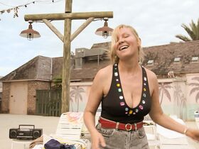 Кирстен Данст секси – Как стать Богом в центральной Флориде s01e04 (2019) #5