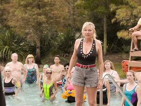 Кирстен Данст секси – Как стать Богом в центральной Флориде s01e04 (2019) #6