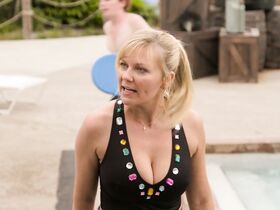 Кирстен Данст секси – Как стать Богом в центральной Флориде s01e04 (2019) #7