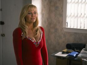 Кирстен Данст секси – Как стать Богом в центральной Флориде s01e07 (2019) #5