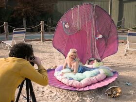 Кирстен Данст секси – Как стать Богом в центральной Флориде s01e07 (2019) #7