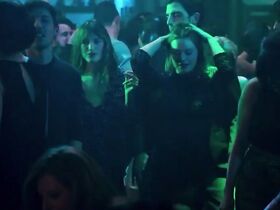 Камилль Роу секси – Вечно молодой (2017) #1