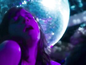 Марион Котийяр секси – Вечно молодой (2017) #5