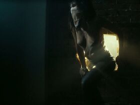 Ольга Болондзь голая – Человек с волшебной коробкой (2017) #10