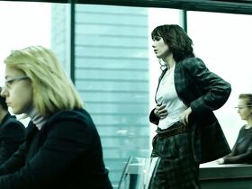 Ольга Болондзь голая – Человек с волшебной коробкой (2017) #9